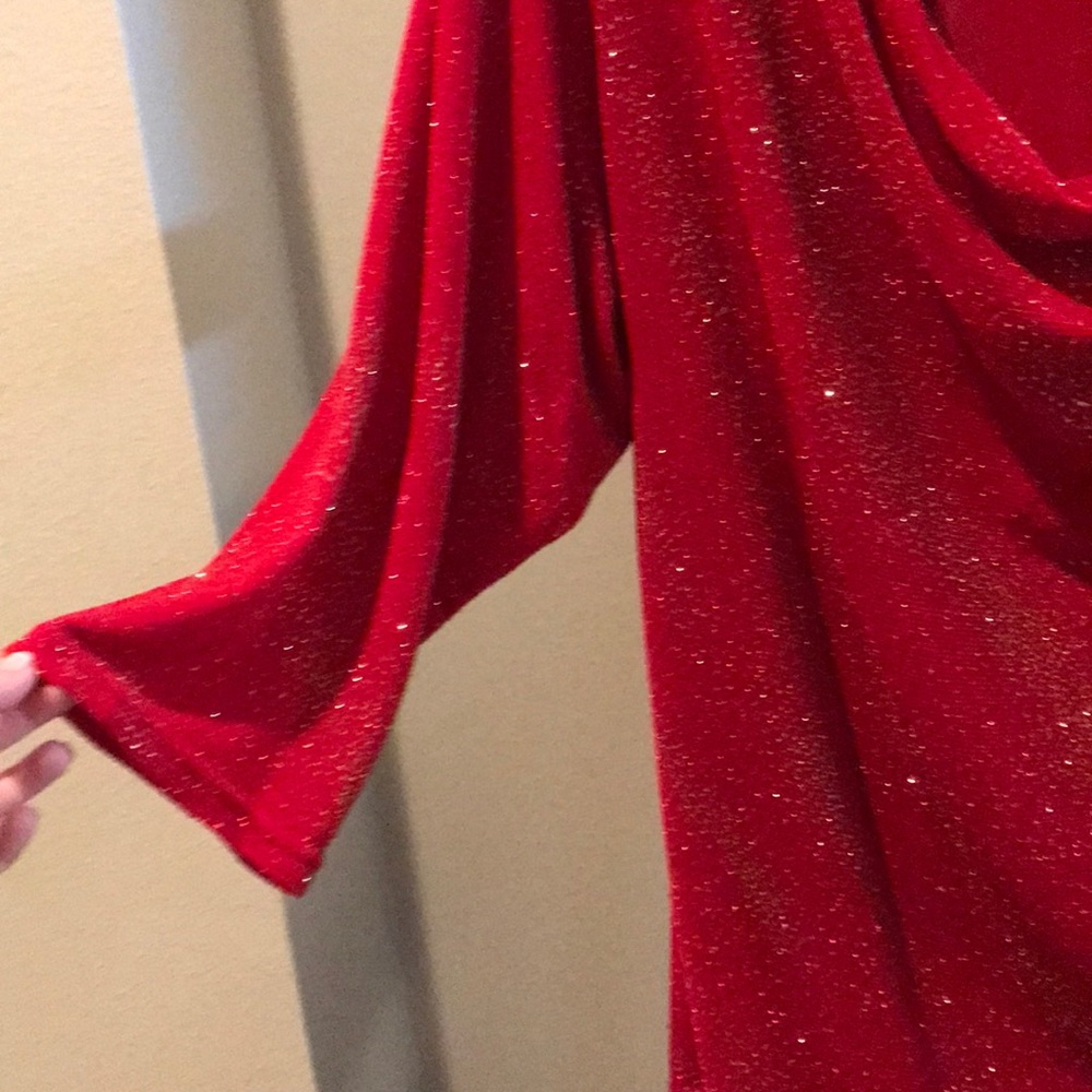 Red blouse - Picture 2 of 4